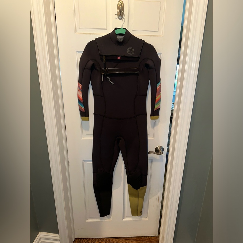Billabong women’s wetsuit